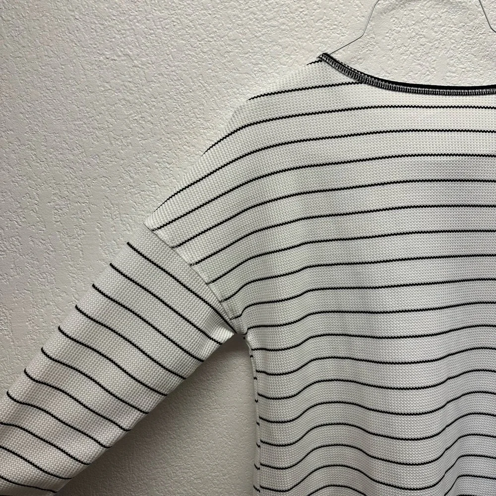 Women’s Sz Lg Long Sleeve Scoop Neck 1/4 Button Up Tee, V492 - Picture 7 of 8